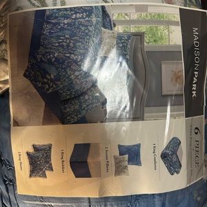 King comforter set. New